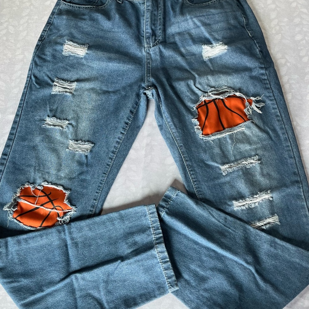 XL distressed basketball jeans. Never been wore.